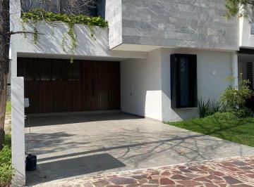 Casa en condominio de 4 habitaciones, León · La Campiña Italiana Csa 400 m² Venta 4 Rec. 4.5 Baños Coch. 4 Autos Cuarto de Servicio y T. V. Jardin