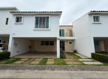 Casa de 3 habitaciones, San Pedro Cholula · Hermosa Residencia en Renta en Zerezotla, Cholula.