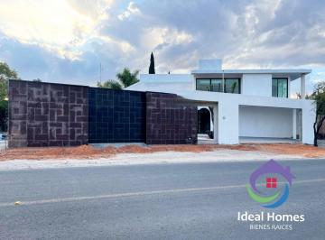 Casa · 325m² · 4 Recámaras · 2 Estacionamientos · Casa en Venta, 4 Recamaras, La Magdalena Tequisquiapan