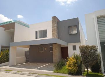 Casa · 220m² · 3 Recámaras · 2 Estacionamientos · Casa Renta Morillotla