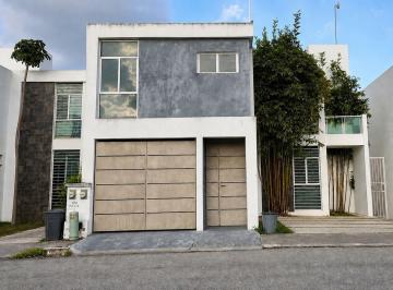 Casa · 87m² · 4 Recámaras · 2 Estacionamientos · Casa en Venta en Cancun, Santa Fe III