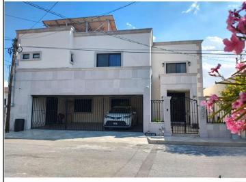 Casa · 285m² · 4 Recámaras · 3 Estacionamientos · Casa en Venta en El Roble, San Nicolas de Los Garza