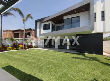 Casa · 552m² · 4 Recámaras · 2 Estacionamientos · Casa en Venta en El Fraccionamiento Lomas de Cocoyoc