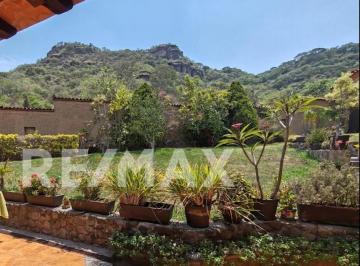 Casa · 1008m² · 2 Recámaras · 3 Estacionamientos · Casa en Venta en Morelos, Tlayacapan