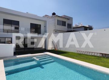 Casa · 300m² · 3 Recámaras · 2 Estacionamientos · Casa en Venta en Morelos, Altos de Oaxtepec
