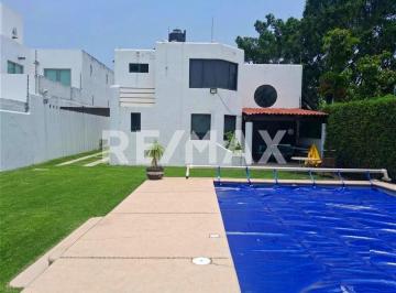 Casa · 519m² · 5 Recámaras · 4 Estacionamientos · Casa en Venta en El Fraccionamiento Jardines de Tlayacapan