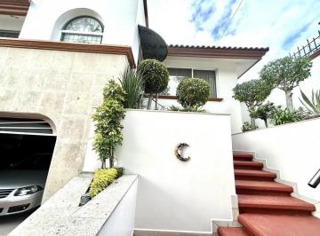 Casa · 450m² · 3 Recámaras · 4 Estacionamientos · Casa en Venta en Florida