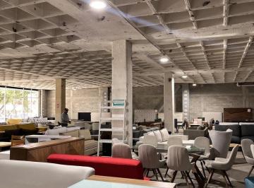 Local comercial · 689m² · 5 Estacionamientos · Local Comercial en El Triunfo.