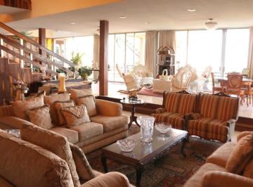 Casa · 870m² · 6 Recámaras · 4 Estacionamientos · Espectacular Casa en Venta en Lomas del Huizachal con Departamento Independi