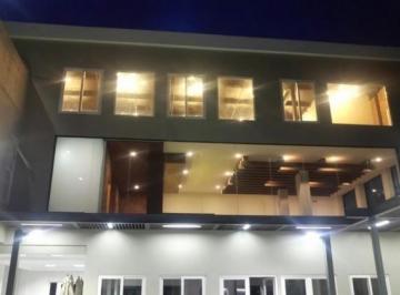 Local comercial · 729m² · 4 Estacionamientos · Hermoso Local Bien Ubicado