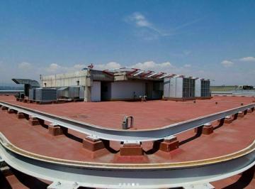 Oficina · 250m² · 6 Estacionamientos · ¡Exclusiva Oficina en Edificio Corporativo de Lujo!