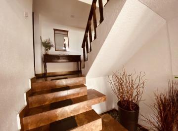 Casa · 300m² · 5 Recámaras · 2 Estacionamientos · Estupenda Casa en La Herradura en Venta Para Oficinas