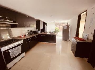 Casa · 300m² · 5 Recámaras · 2 Estacionamientos · Estupenda Casa en La Herradura en Venta 5 Recamaras