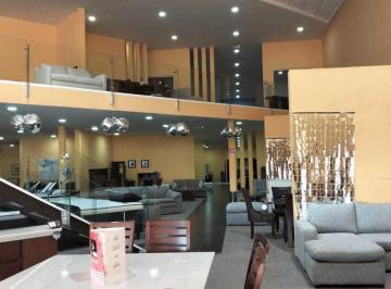 Local comercial · 900m² · 5 Estacionamientos · Hermoso y Centrico Local Comercial Venta