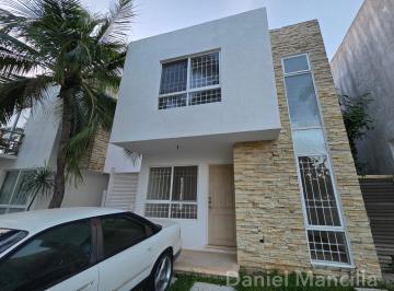 Casa en condominio · 129m² · 3 Recámaras · 3 Estacionamientos · Se Vende Casa de 3 Recámaras Sin Muros Compartidos en Privada de 85 Casas en Cancún