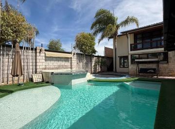 Casa · 1171m² · 6 Recámaras · 4 Estacionamientos · Casa de Campo en Venta en Lomas de Comanjilla León Guanajuato