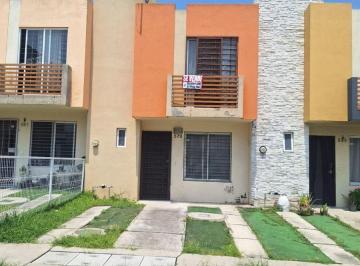 Casa de 4 habitaciones, Zapopan · Casa en Venta en Fracc. Campo Real, Zapopan (Recámara y Baño en Planta Baja)