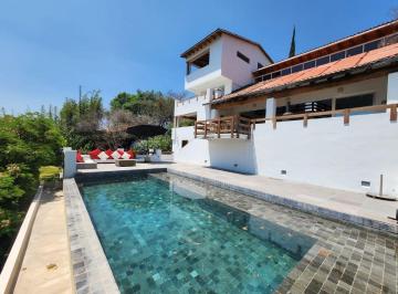 Casa en condominio · 1759m² · 5 Recámaras · 3 Estacionamientos · Rancho San Diego, Ixtapan de La Sal