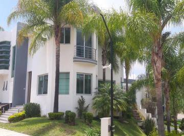 Casa de 4 habitaciones, Zapopan · Puerta del Bosque, Zona Andares, Casa 4 Recamaras, Estudio, Club Privado