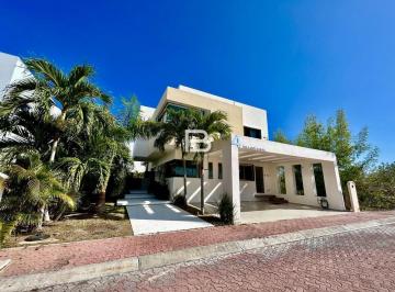Casa · 352m² · 4 Recámaras · 2 Estacionamientos · Isla Dorada Casa en Venta Aceptamos Créditos