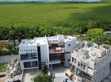 Casa · 225m² · 5 Recámaras · 5 Estacionamientos · Casa en Venta Puerto Cancún