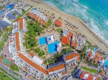Departamento · 55m² · 1 Recámara · 1 Estacionamiento · Departamento en Venta en Zona Hotelera de Cancún con Frente de Playa