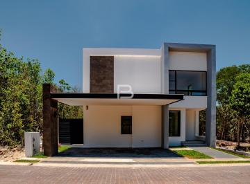 Casa · 286m² · 3 Recámaras · 4 Estacionamientos · Casa en Venta Via Cumbres Cancún