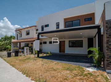Casa · 172m² · 4 Recámaras · 2 Estacionamientos · Casa en Venta Residencial Aqua