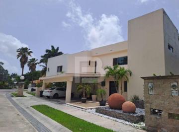 Casa · 650m² · 3 Recámaras · 2 Estacionamientos · Casa en Venta en Villa Magna Residencial en Cancun