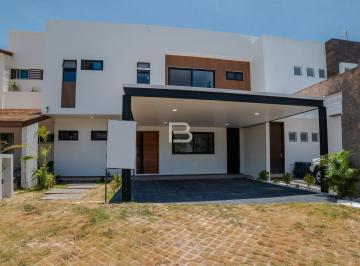 Casa · 172m² · 4 Recámaras · 2 Estacionamientos · Casa en Venta en Residencial Aqua Cancun