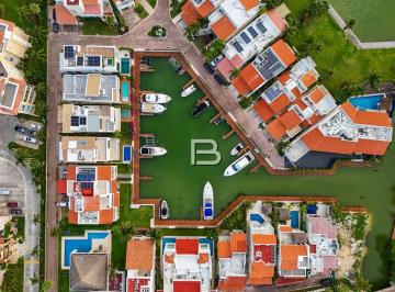Casa · 360m² · 3 Recámaras · 3 Estacionamientos · Casa en Venta en Isla Dorada Cancún