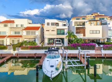 Casa · 360m² · 3 Recámaras · 3 Estacionamientos · En Venta Casa Amueblada en Zona Hotelera de Cancún