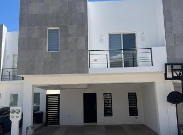 Casa · 120m² · 3 Recámaras · 2 Estacionamientos · Venta de Casa en Saratoga I