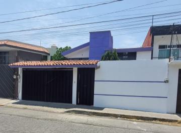 Casa · 210m² · 4 Recámaras · 3 Estacionamientos · Casa en Venta en Zona Ciudad Universitaria, Puebla.
