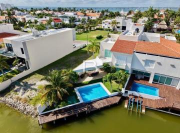 Casa · 450m² · 3 Estacionamientos · Casa en Venta Isla Dorada en Cancun Zona Hotelera