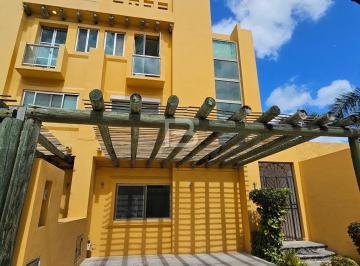 Casa · 250m² · 3 Recámaras · 2 Estacionamientos · Casa en Venta de 3 Habitaciones con Alberca en Cancun
