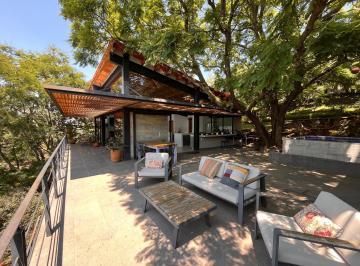 Casa · 234m² · 4 Recámaras · 5 Estacionamientos · Casa | La Vista San Gaspar | Valle de Bravo