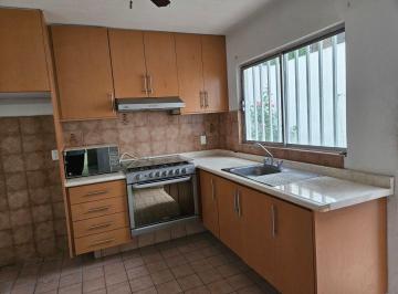 Casa de 3 habitaciones, Zapopan · Recamara en Planta Baja, Av Galileo Galilei, 3 Recámaras, 2 Baños Completos, Cocina Integral