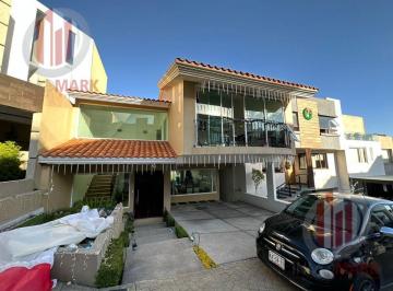 Casa · 360m² · 3 Recámaras · 3 Estacionamientos · Venta Casa en Vila Punta Atizapán