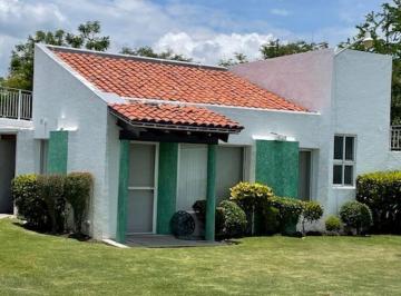 Casa · 579m² · 3 Recámaras · 2 Estacionamientos · Venta Hermosa Casa en Cuernavaca