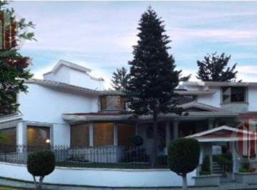 Casa · 825m² · 5 Recámaras · 4 Estacionamientos · Venta Hermosa Residencia en Loma de Valle Escondido