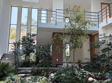 Casa · 723m² · 4 Recámaras · 8 Estacionamientos · Venta Espectacular Residencia en Loma de Vallescondido