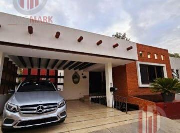 Casa · 535m² · 3 Recámaras · 5 Estacionamientos · Venta Casa en Club de Golf de Bellavista