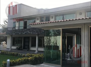 Casa · 735m² · 4 Recámaras · 5 Estacionamientos · Venta Espectacular Residencia en Sayavedra