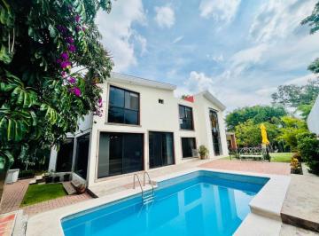 Casa de 3 habitaciones, Zapopan · Casa en Venta en Las Cañadas