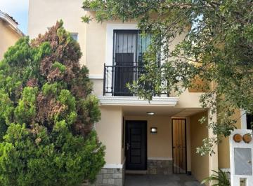 Casa de 4 habitaciones, Apodaca · Casa en Venta Cerrada Toscana Residencial, Apodaca, N. L.