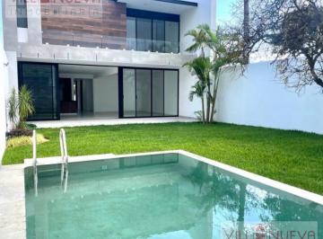 Casa · 340m² · 4 Recámaras · 2 Estacionamientos · Casa en Fraccionamiento Maravillas