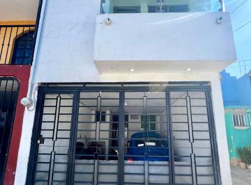 Casa de 3 habitaciones, Zapopan · Casa en Venta en Jardines del Valle, Zapopan, Jalisco