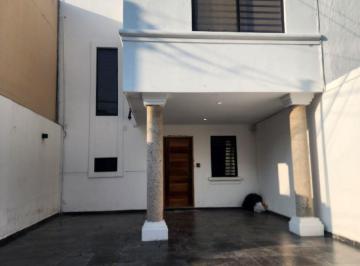 Casa de 3 habitaciones, Irapuato · Casa en Renta en Quinta Villas Tres Recámaras
