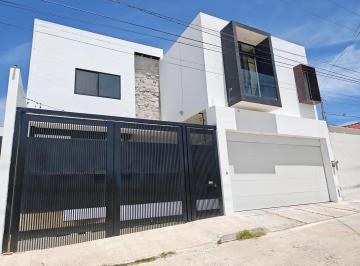 Casa · 441m² · 4 Recámaras · 4 Estacionamientos · Casa en Venta Residencial Loma Dorada - (4)